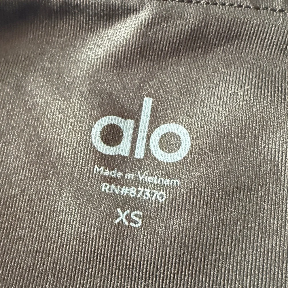 ALO YOGA BLACK SHIMMER LEGGINGS - XS - Picture 2 of 8